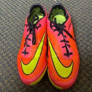 Indoor soccer cleats